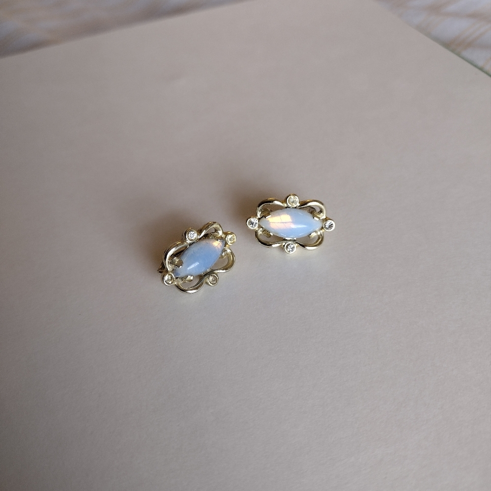 Sarah Coventry Moonstone Clip-On Earrings 1960/70's